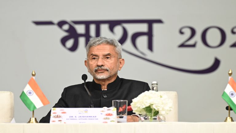 इसराइल और फिलिस्तीन से स्वदेश वापिसी के लिए भारत ने लॉंच किया ऑपरेशन अजय, जानिए सबकुछ भारत सरकार ने इसराइल-फिलिस्तीन युद्ध के बीच फंसे अपने नागरिकों को वहां से निकालने के लिए ऑपरेशन अजय लॉंंच किया है.