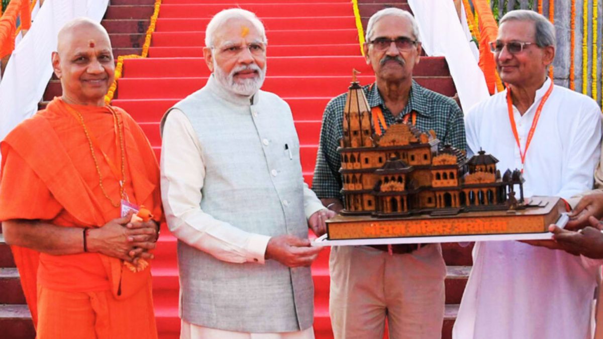 पीएम मोदी को मिले उपहारों की नीलामी से होने वाली कमाई का क्या होता है? PM Modi receiving Model of Ram Mandir, Photo from website of Ministry of Jal Shakti