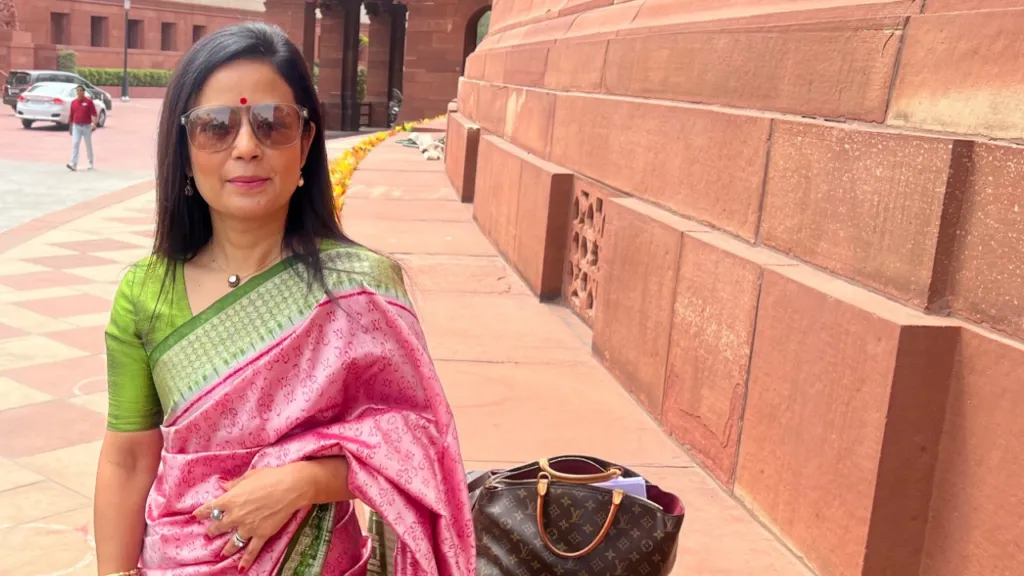 लोकसभा की एथिक्स कमेटी ने की महुआ की संसद सदस्यता खत्म करने की मांग