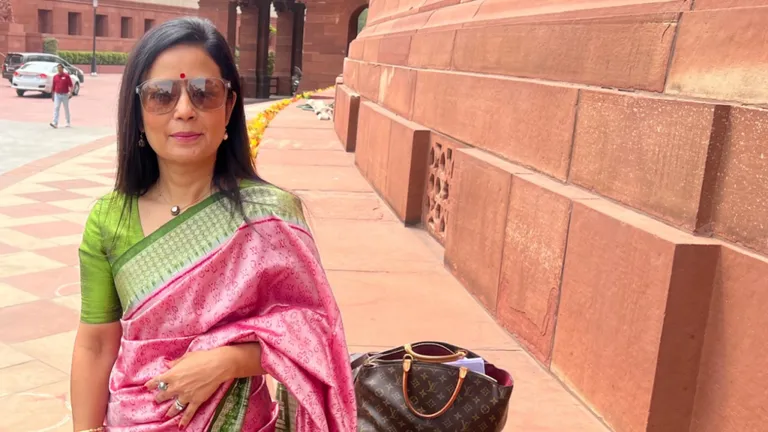 महुआ की मुश्किलें बढ़ीं, एथिक्स कमेटी ने की संसद सदस्यता खत्म करने की सिफारिश लोकसभा की एथिक्स कमेटी ने की महुआ की संसद सदस्यता खत्म करने की मांग