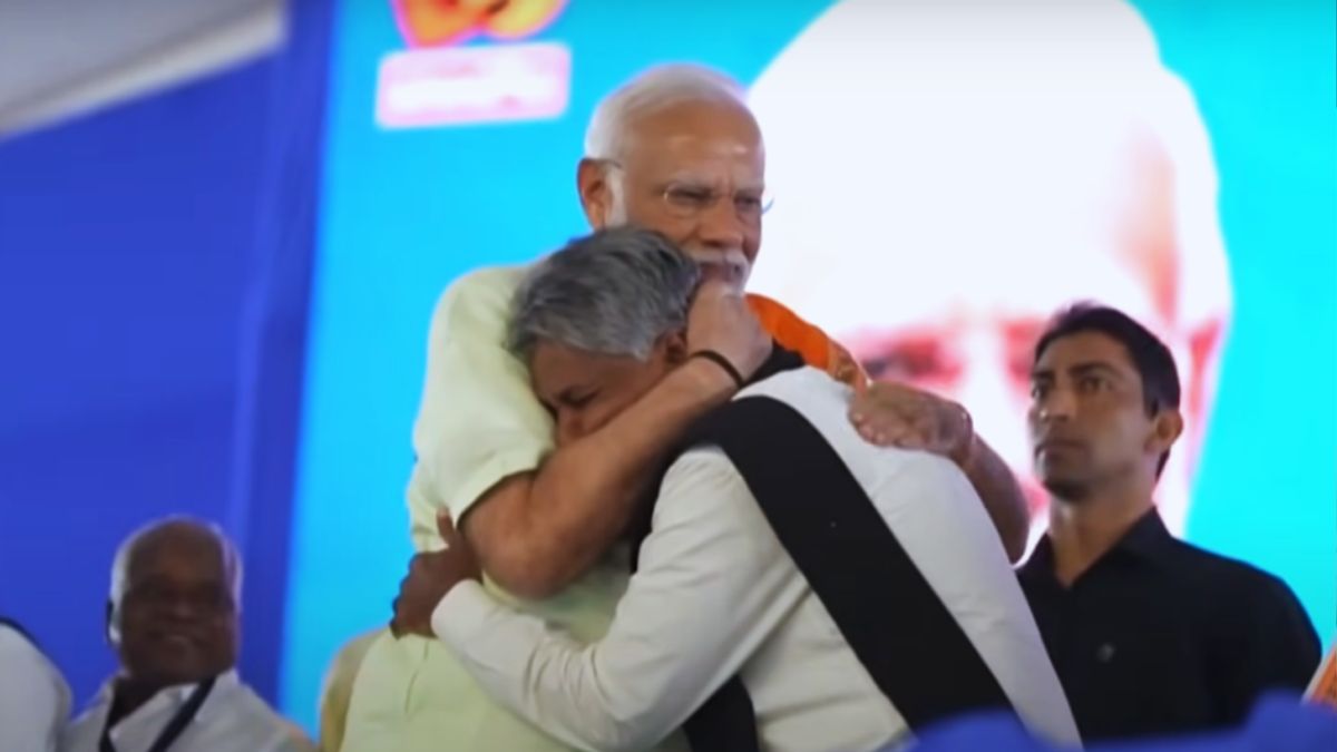 हैदराबाद में SC समुदाय के लिए मोदी ने ऐसा क्या वादा किया कि कंधे पर सिर रख रोने लगा ये नेता? Narendra Modi in Sikandrabad Rally with Manda krishna madiga