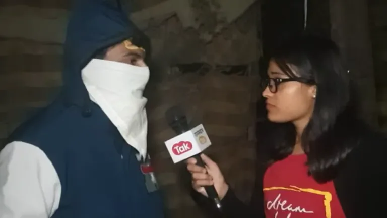 राजस्थान चुनाव: चेहरे पर रूमाल बांध आया फलोदी सट्टा बाजार का सटोरिया और अंदर की बात बता गया राजस्थान चुनाव: चेहरे पर रूमाल बांध आया फलोदी सट्टा बाजार का सटोरिया और अंदर की बात बता गया