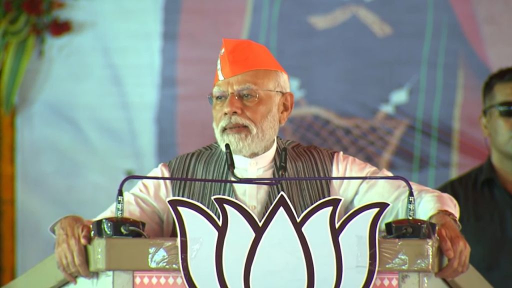 प्रधानमंत्री मोदी ने कांकेर में चुनावी जनसभा को संबोधित करते हुए कहा कि मैं पिछड़ वर्ग से इसलिए कांग्रेस के लोग मुझे गाली देते थे.