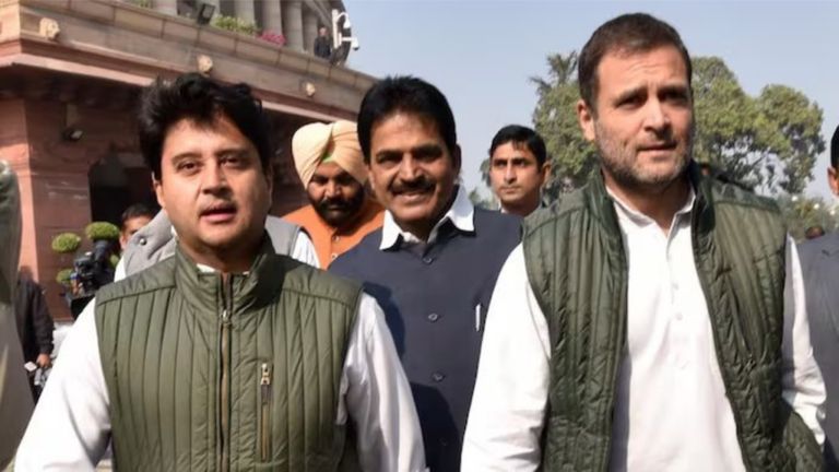 सिंधिया पर पहली बार इतना फायर हुईं प्रियंका, सिंधिया संग कैसे रहे गांधी परिवार के रिश्ते? राहुल गांधी और ज्योतिरादित्य सिंधिया
