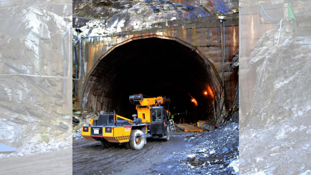 उत्तरकाशी में फंसे मजदूरों की रेस्क्यू में लगाई गई अमेरिकी मशीन, ऑगर है नाम जानिए इसका काम उत्तराखंड के उत्तरकाशी में चारधाम हाईवे प्रोजेक्ट के तहत बन रही सुरंग में फंसे मजदूरों को निकालने के लिए अब अमेरिकी मशीन की मदद ली जा रही है.