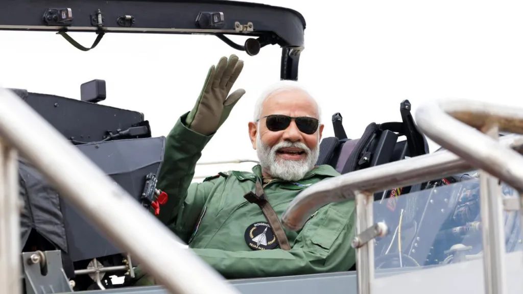 नरेंद्र मोदी के तेजस उड़ान को लेकर हुआ विवाद