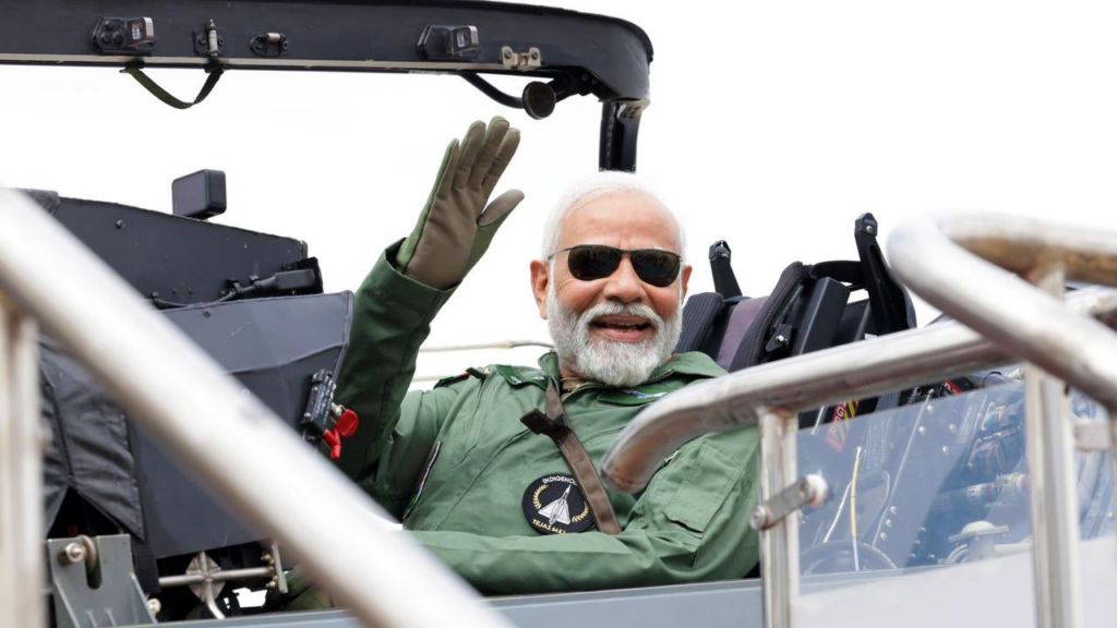 नरेंद्र मोदी के तेजस उड़ान को लेकर हुआ विवाद