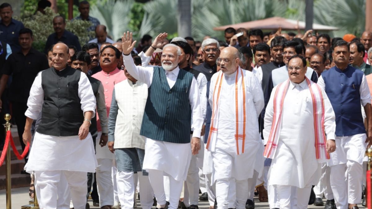 बिरसा मुंडा के गांव से ‘विकसित भारत संकल्प यात्रा’ शुरू करेंगे PM, इसे लेकर क्यों है विवाद? प्रधानमंत्री मोदी झारखंड के खूंटी से विकसित भारत संकल्प यात्रा की शुरूआत कर रहे हैं.