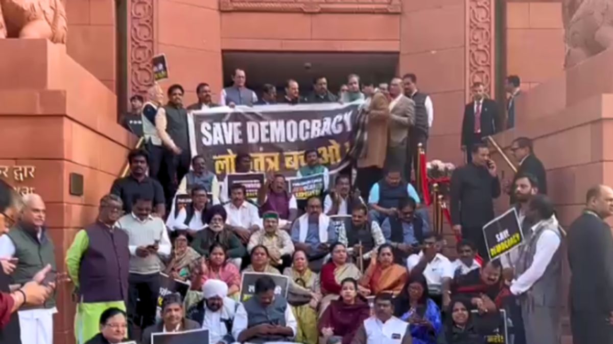 सस्पेंड किए गए सांसदों के लिए और कठिन किए गए संसद के नियम, जारी हुआ ये सर्कुलर MP's Suspension