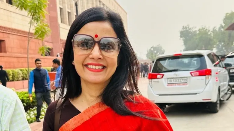 राहुल गांधी की इस बात से प्रभावित होकर पॉलिटिक्स में आईं महुआ मोइत्रा, पहले क्या करती थीं? सदन में पैसे लेकर सवाल पूंछने के मामले में महुआ को निष्कासित कर दिया गया है. महुआ राहुल गांधी से प्रभावित होकर राजनीति में आईं थीं.