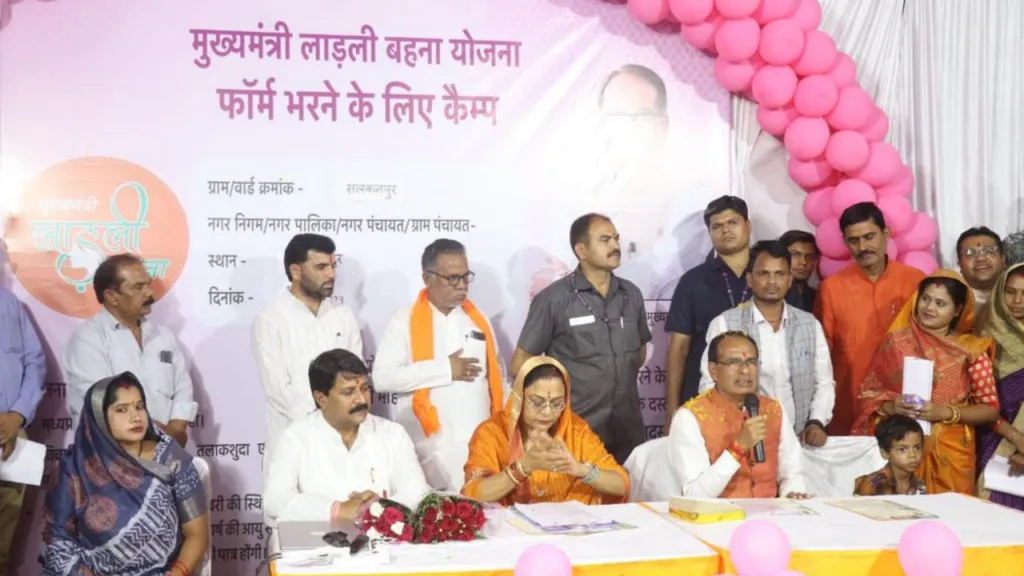 मध्य प्रदेश के एग्जिट पोल में मुख्यमंत्री शिवराज सिंह चौहान ने लाडली बहना योजना को श्रेय दिया.