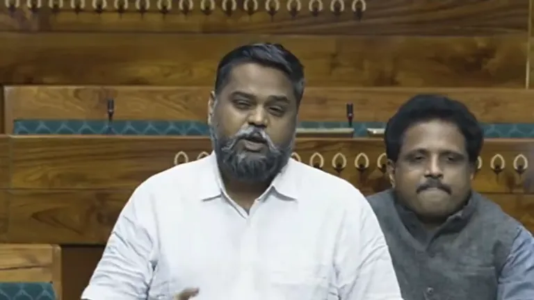 ‘सनातन’ के बाद अब ‘गौमूत्र राज्य’ पर बवाल, कौन हैं ये विवादित बोल वाले डीएनवी सेंथिलकुमार? DMK सांसद सेंथिल कुमार ने विवादित बयान देते हुए कहा है कि बीजेपी गौमूत्र वाले राज्यों में जीतती है.