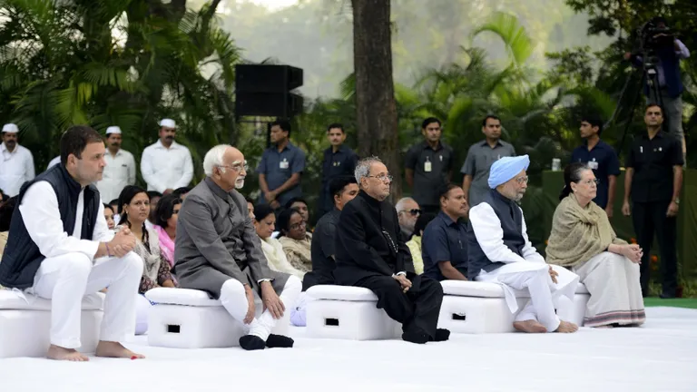 प्रणब मुखर्जी की बेटी शर्मिष्ठा की किताब ने मचाया बवाल, राहुल गांधी पर इन दावों की खूब चर्चा राहुल गांधी पर शर्मिष्ठा मुखर्जी ने अपनी किताब में खुलासे किए हैं. शर्मिष्ठा पूर्व राष्ट्रपति प्रणब मुखर्जी की बेटी हैं.