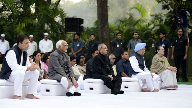 प्रणब मुखर्जी की बेटी शर्मिष्ठा की किताब ने मचाया बवाल, राहुल गांधी पर इन दावों की खूब चर्चा राहुल गांधी पर शर्मिष्ठा मुखर्जी ने अपनी किताब में खुलासे किए हैं. शर्मिष्ठा पूर्व राष्ट्रपति प्रणब मुखर्जी की बेटी हैं.