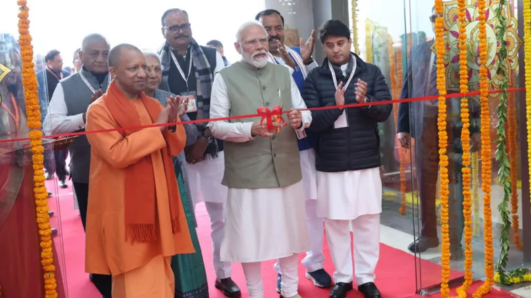 अयोध्या को मिला महर्षि वाल्मिकी अंतरराष्ट्रीय एयरपोर्ट, हर साल 10 लाख यात्रियों का उठा सकेगा भार PM Modi inaugurated Ayodhya International Airport