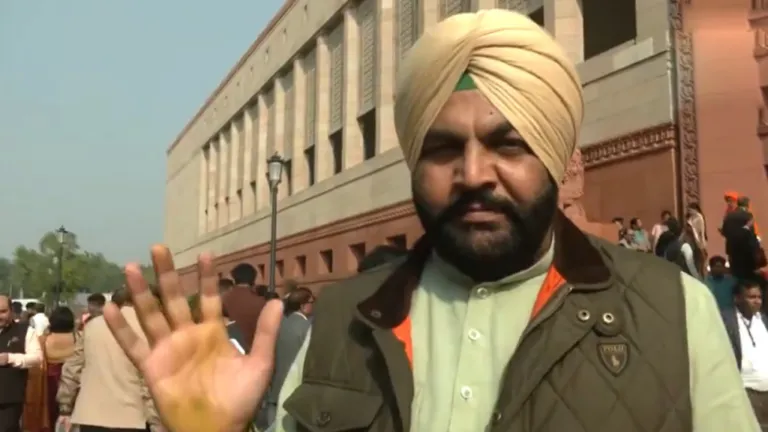 संसद में कूदने वाले शख्स से स्मोक वाली चीज छीनने वाले कांग्रेस सांसद औजला ने पूरी कहानी बताई gurjeet singh aujla, parliament security breach