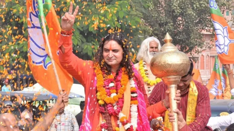 जयपुर में चिकन और मीट की दुकानें बंद कराने निकले बाबा बालमुकुंद कौन हैं? acharya bal mukund bjp mla hawamahal jaipur rajasthan