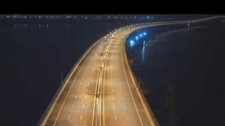 मुंबईकर को मिला अटल सेतु! 18000 करोड़ खर्च कर बने ब्रिज का 16 Km से ज्यादा हिस्सा समंदर के ऊपर atal Setu