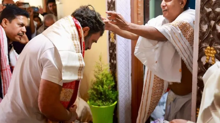 ‘अभी कुछ नहीं करूंगा चुनाव बाद अरेस्ट कर लूंगा’… राहुल गांधी और असम CM हिमंत के बीच ठन गई! राहुल गांधी और असम CM हिमंत के बीच ठन गई!