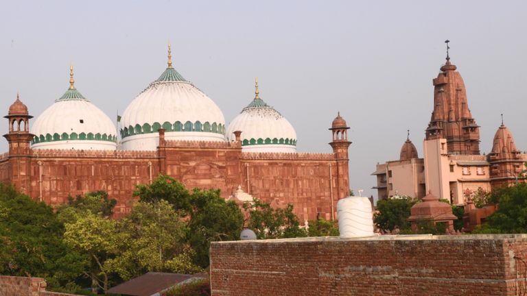 मथुरा के शादी ईदगाह के सर्वे पर SC ने लगाई रोक, श्रीकृष्ण जन्मभूमि से जुड़े पूरे विवाद को समझिए NewsTak