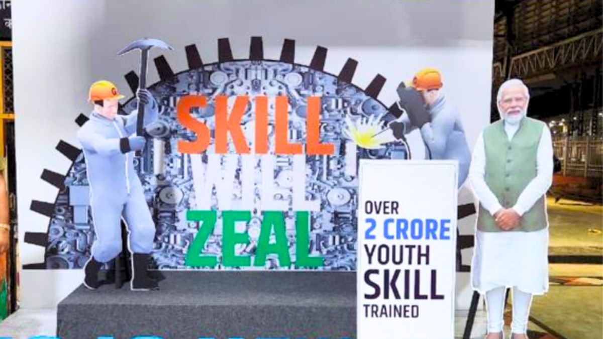 PM मोदी के सेल्फी प्वाइंट की जानकारी शेयर करना अफसर को पड़ा भारी, हुआ ट्रांसफर! ये है पूरा विवाद Pm Selfie Point