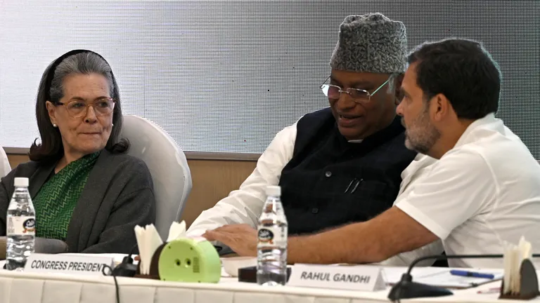 अजय माकन का बड़ा दावा, फ्रीज किए गए कांग्रेस के बैंक खाते, सरकार पर लगाए ये आरोप NewsTak