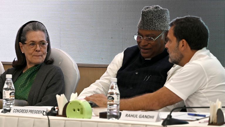 अजय माकन का बड़ा दावा, फ्रीज किए गए कांग्रेस के बैंक खाते, सरकार पर लगाए ये आरोप NewsTak