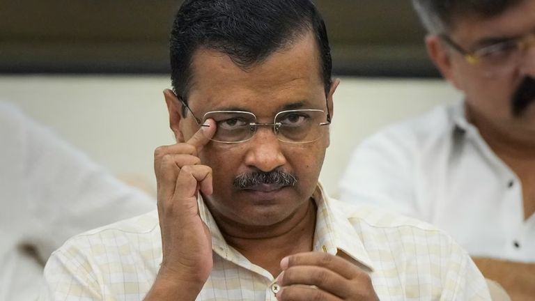 ED ने कजरीवाल को बताया शराब घोटाले का सरगना तो AAP का पलटवार- पैसा बीजेपी को गया NewsTak
