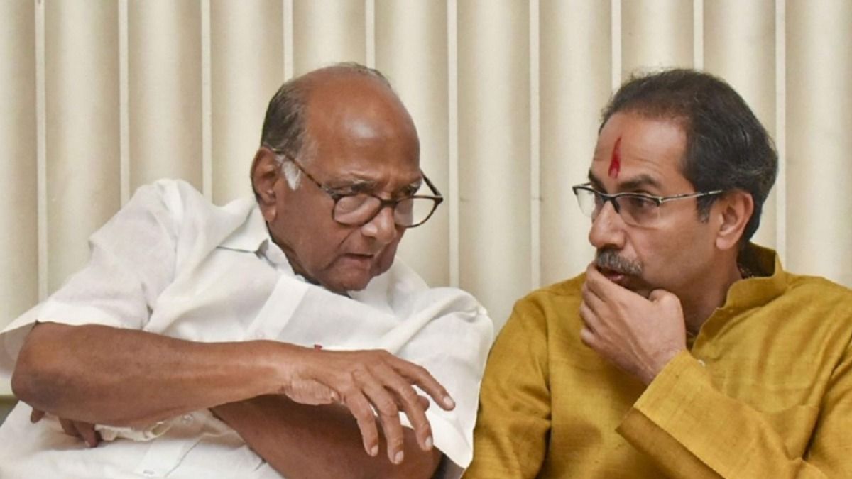 माजी मुख्यमंत्री उद्धव ठाकरे यांच्या निवासस्थानी माजी केंद्रीय मंत्री शरद पवार पोहोचले आहे. 