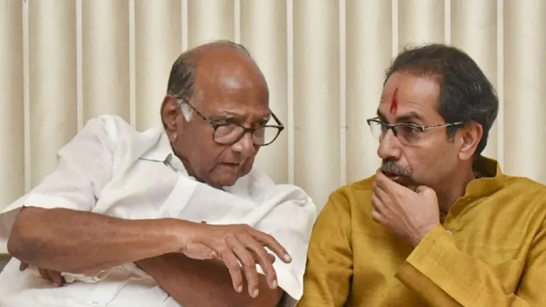 शिवसेना ने उतारे कैंडिडेट तो महाराष्ट्र में खतरे में पड़ा विपक्षी गठबंधन! शरद पवार भी नाखुश माजी मुख्यमंत्री उद्धव ठाकरे यांच्या निवासस्थानी माजी केंद्रीय मंत्री शरद पवार पोहोचले आहे.