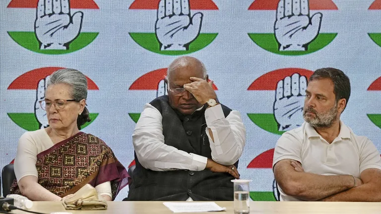 कांग्रेस पर इनकम टैक्स विभाग ने लगाया 1800 करोड़ का जुर्माना, विपक्ष ने कहा बीजेपी कर रही टैक्स टेररिज्म NewsTak