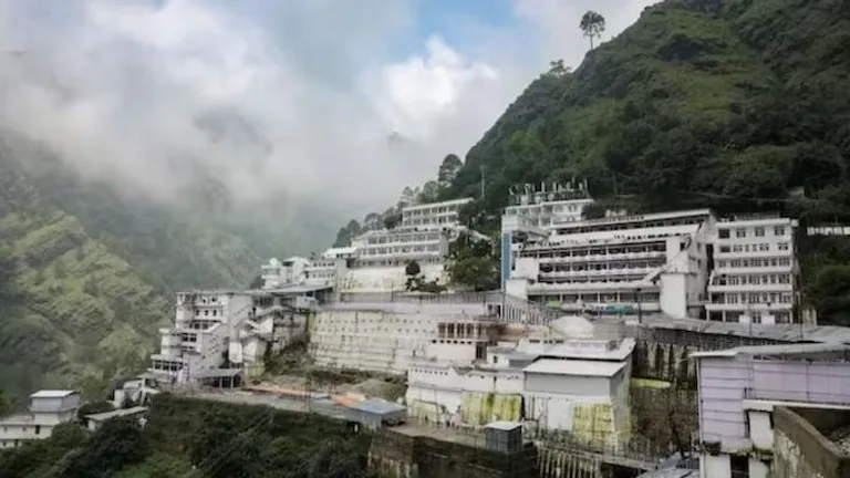 वैष्णो देवी जाते समय इन बातों का रखें ध्यान, ट्रिप होगी आसान! NewsTak