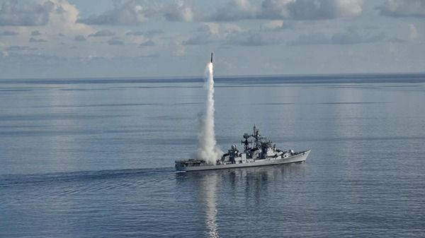 Brahmos Missile के पहुंचते ही South China Sea में चीन ने उतार दिया अपना WZ-7 ड्रोन! NewsTak