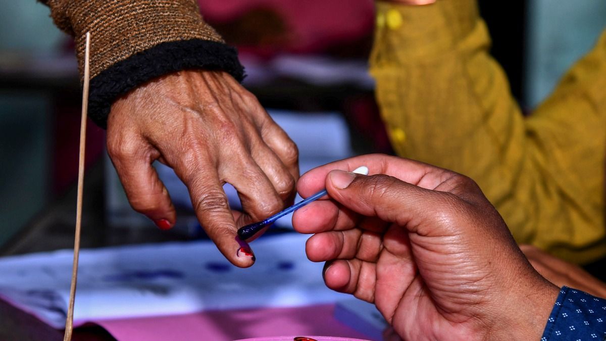 BJP जिन सीटों पर जीती वहां पहले फेज में घटी वोटिंग, योगेंद्र का सवाल- मोदी लहर खत्म! क्या वाकई? NewsTak