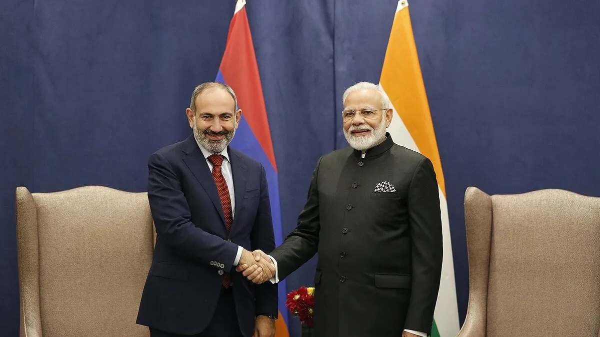 भारत के प्रधानमंत्री नरेंद्र मोदी और आर्मेनिया के प्रधानमंत्री निकोल पाशिनयान