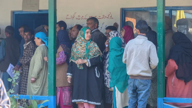 आर्टिकल 370 हटने के बाद से जम्मू-कश्मीर में हो रहा पहला बड़ा चुनाव, जानिए 2019 से अब तक क्या-क्या बदला NewsTak