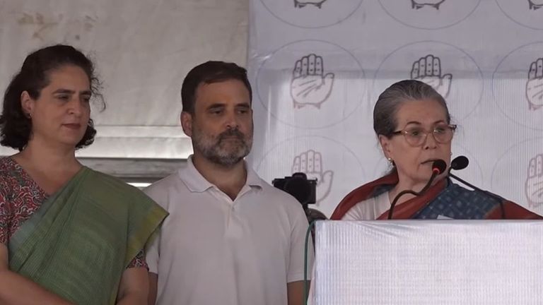 रायबरेली में भावुक हुई सोनिया गांधी, बोली मैं आपको अपना बेटा सौंप रही हूं... NewsTak