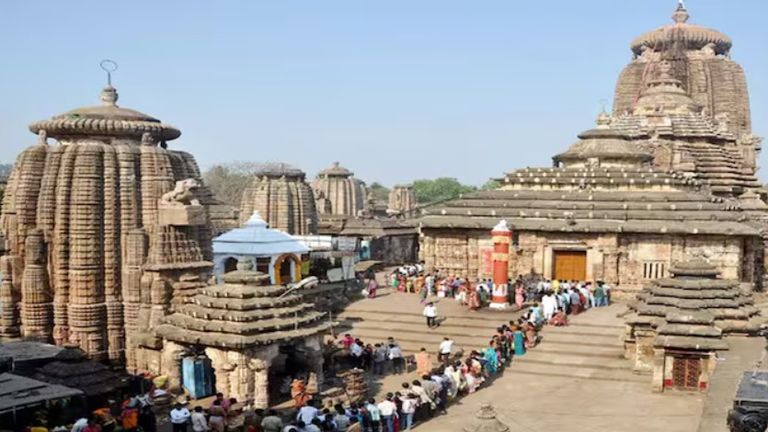 बेहद प्रसिद्ध है भुवनेश्वर का लिंगराज मंदिर, यहां एक साथ होती है भगवान शिव और विष्णु की पूजा NewsTak