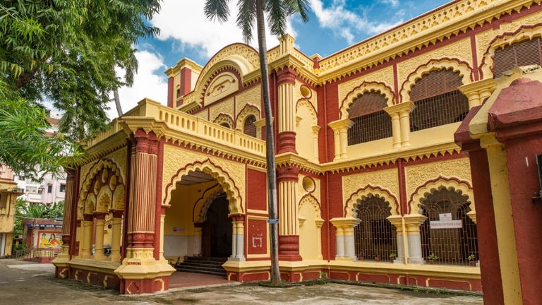 डेढ़ सौ साल पुराना है पटना दरभंगा हाउस काली मंदिर, खाली हाथ नहीं लौटते भक्त NewsTak