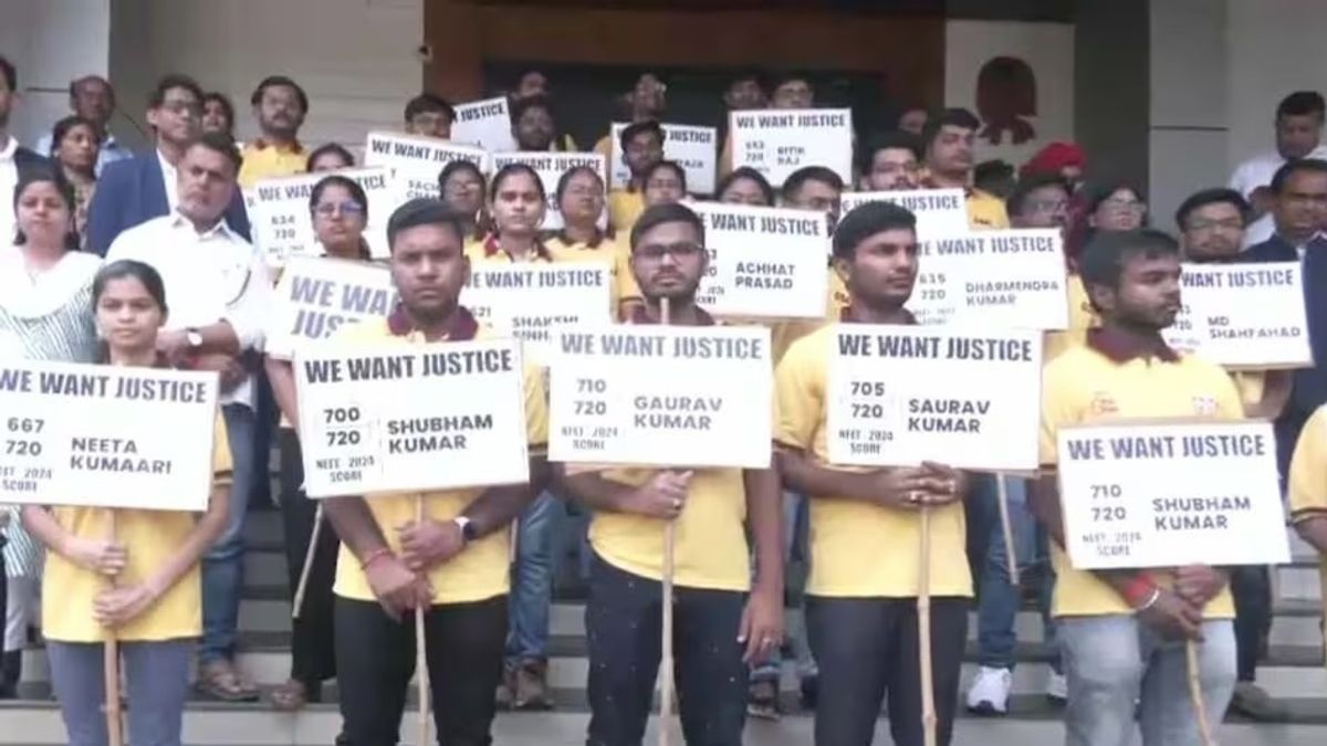 'NEET री-एग्जाम या...', सुप्रीम कोर्ट ने ग्रेस मार्क्स पाने वाले छात्रों को दिए ये 2 ऑप्शन NewsTak