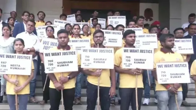 'NEET री-एग्जाम या...', सुप्रीम कोर्ट ने ग्रेस मार्क्स पाने वाले छात्रों को दिए ये 2 ऑप्शन NewsTak