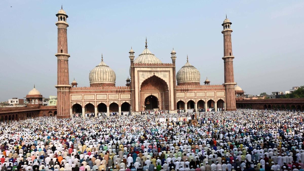 बकरीद की खुशियों में इन मस्जिदों का करें दीदार, दोस्तों संग अदा करें इबादत NewsTak