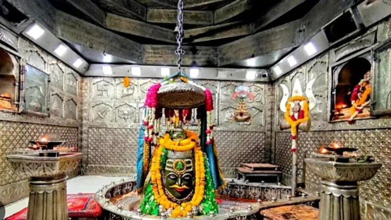 भारत के कुछ प्रसिद्ध मंदिर जहाँ पुरुषों को प्रवेश के लिए आवश्यक है धोती, जाने से पहले पढ़ें ये नियम NewsTak