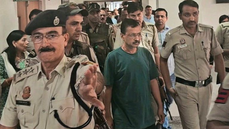 ED जब पहले ही कर रही शराब घोटाले की जांच तो CBI ने अब केजरीवाल को क्यों किया अरेस्ट? समझिए NewsTak