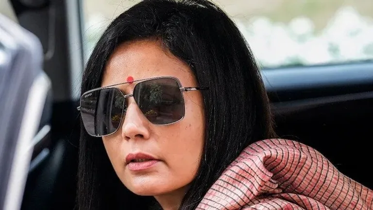 फिर फंसी महुआ मोइत्रा, चली जाएगी सांसदी? जानिए पूरा मामला और क्या कहता है नया कानून NewsTak