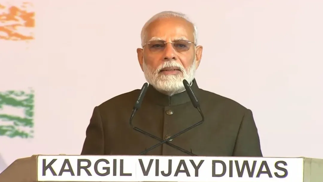 PM Modi at Kargil War Memorial in Dras