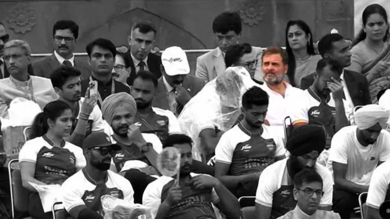 राहुल गांधी को लाल किले में पीछे बिठाने पर हंगामा, जानिए क्या कहता है प्रोटोकॉल NewsTak
