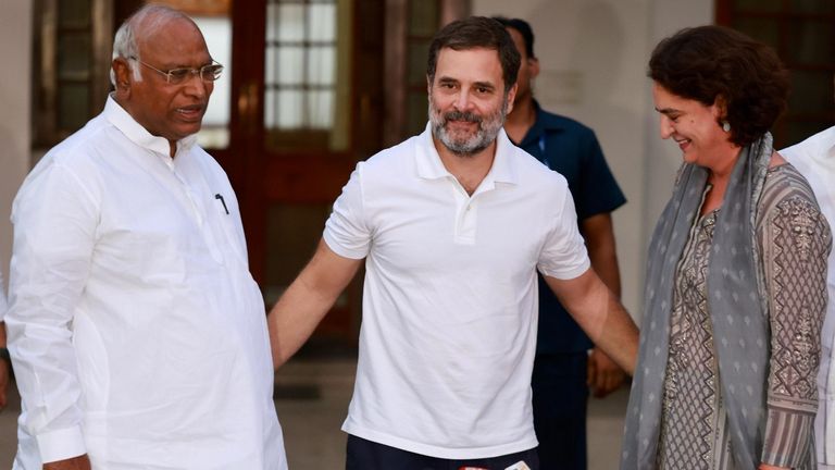 विपक्ष में कांग्रेस और LOP के रूप में राहुल के काम से कितने लोग संतुष्ट? MOTN सर्वे में जानिए NewsTak