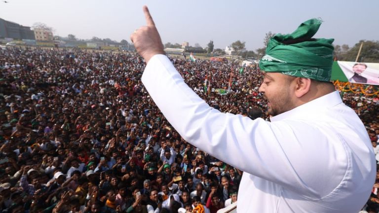हरे गमछे को लालू यादव ने बताया था RJD का 'लाइसेंस', लेकिन तेजस्वी ने उसे अपनी यात्रा से क्यों किया बैन? NewsTak