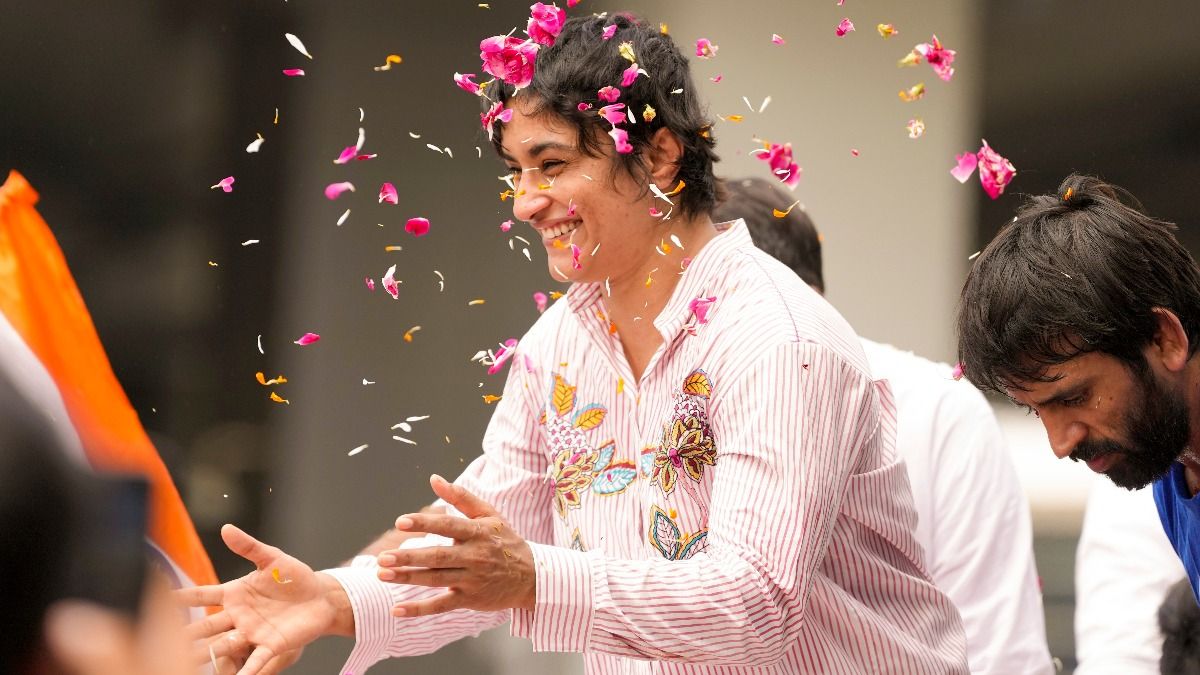 Vinesh Phogat Resigns: कांग्रेस ज्वाइन करने से पहले विनेश फोगाट ने क्यों छोड़ दी रेलवे की नौकरी? जानें NewsTak